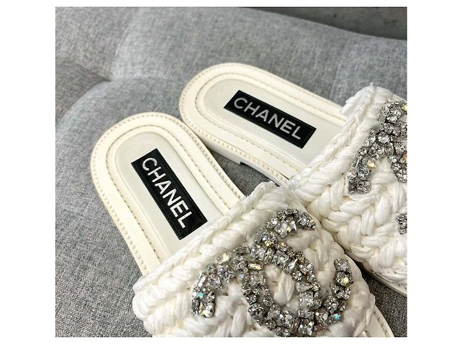 Chanel Sandali e Ciabatte CC Crystal Logo White Bianco - vista 6