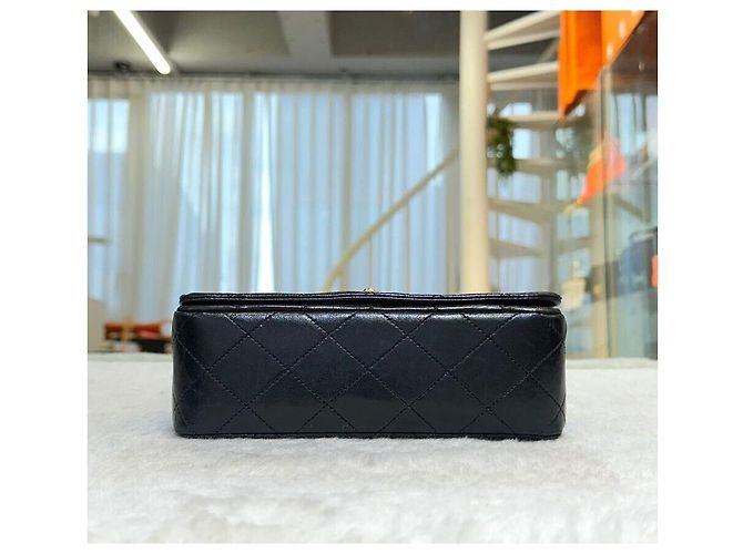 Chanel Mini borsa a tracolla con catena in matelassé di agnello nera con finiture dorate Nero - vista 3