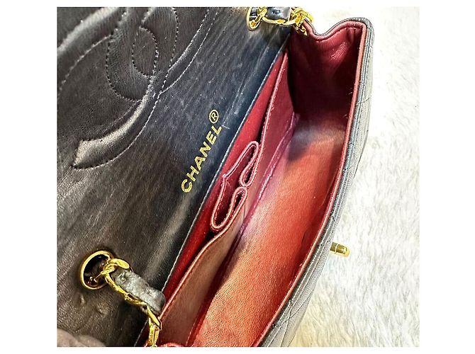 Chanel Mini borsa a tracolla con catena in matelassé di agnello nera con finiture dorate Nero - vista 7