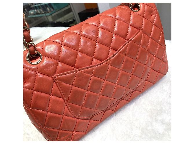 Chanel Borsa con patta classica in agnello rosso corallo con finiture oro - vista 3