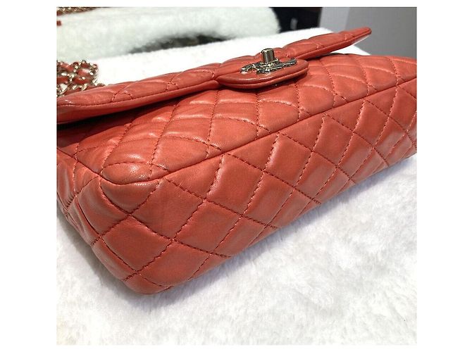 Chanel Borsa con patta classica in agnello rosso corallo con finiture oro - vista 4