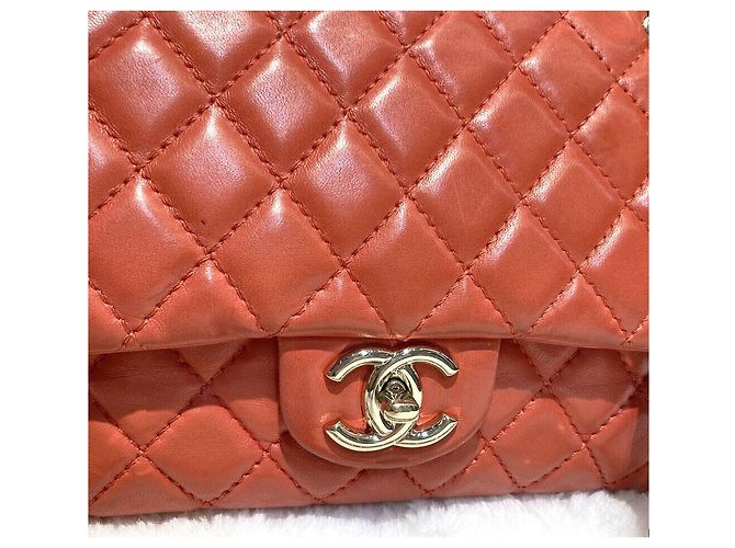 Chanel Borsa con patta classica in agnello rosso corallo con finiture oro - vista 5