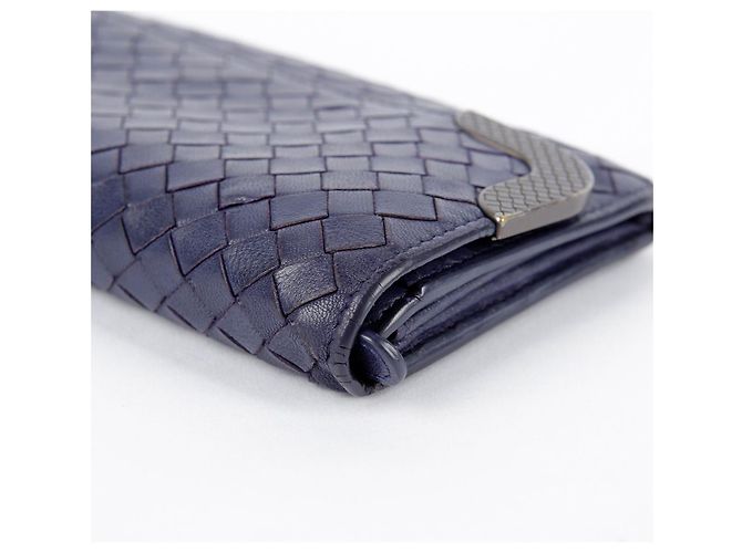 Bottega Veneta Langer Intrecciato-Ledergeldbörse in Navy Blau - Ansicht 10
