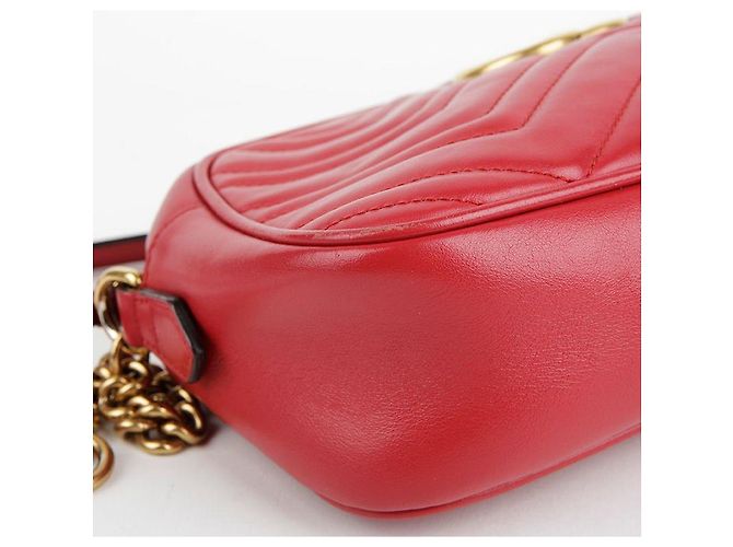 Gucci Piccola borsa a tracolla e crossbody in pelle matelassé rossa GG Marmont Rosso - vista 10