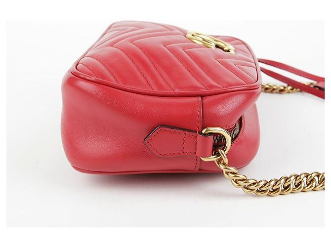 Gucci Piccola borsa a tracolla e crossbody in pelle matelassé rossa GG Marmont Rosso - vista 13