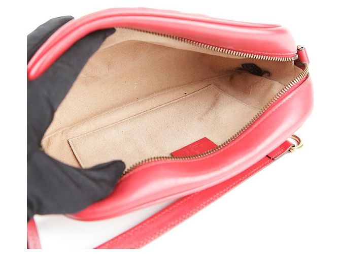 Gucci Piccola borsa a tracolla e crossbody in pelle matelassé rossa GG Marmont Rosso - vista 14