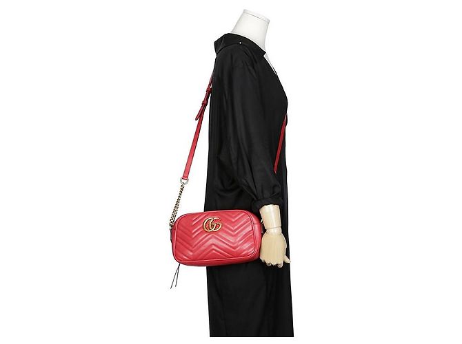 Gucci Piccola borsa a tracolla e crossbody in pelle matelassé rossa GG Marmont Rosso - vista 16
