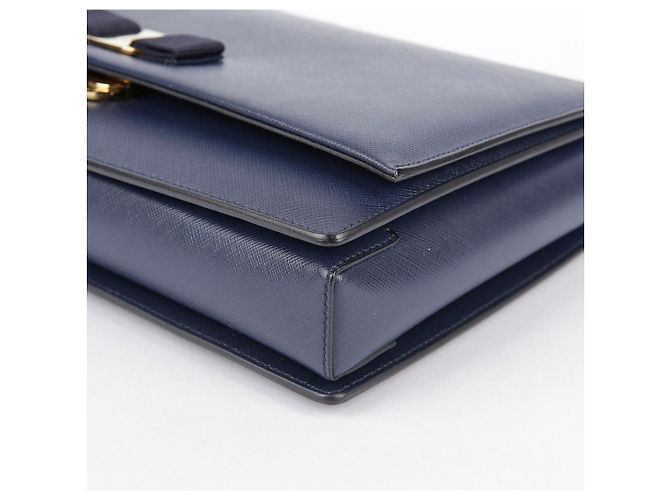 Salvatore Ferragamo Bolso de hombro y bandolera Genie Barra en piel Saffiano azul marino - vista 9
