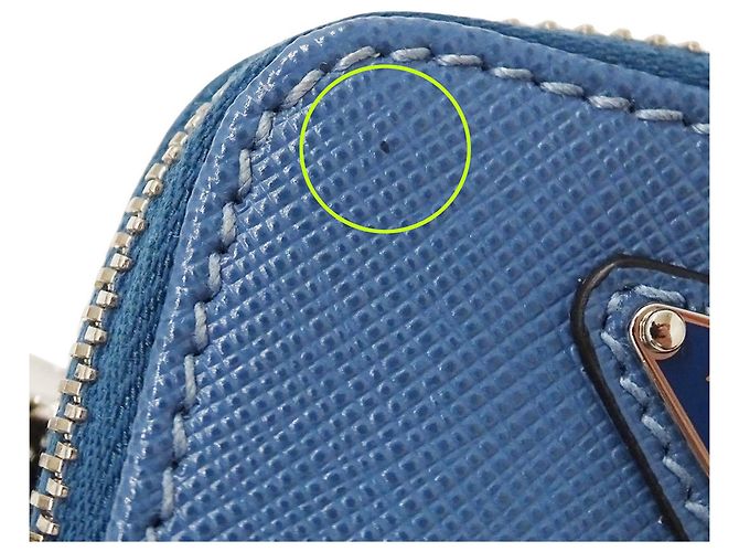 Prada Handtasche aus hellblauem Saffiano-Leder - Ansicht 10