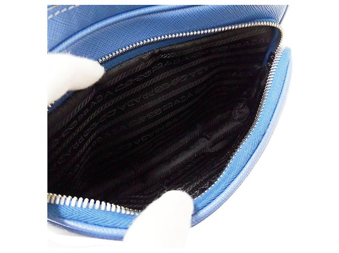 Prada Handtasche aus hellblauem Saffiano-Leder - Ansicht 6