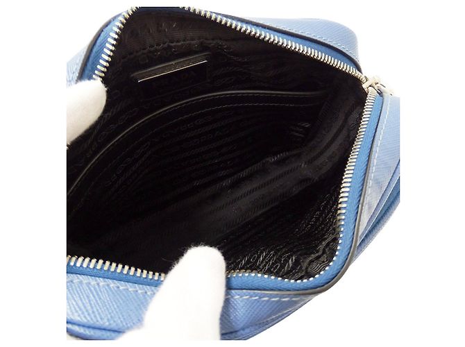 Prada Handtasche aus hellblauem Saffiano-Leder - Ansicht 7