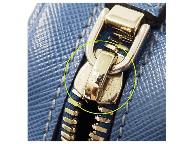 Prada Handtasche aus hellblauem Saffiano-Leder - Ansicht 9