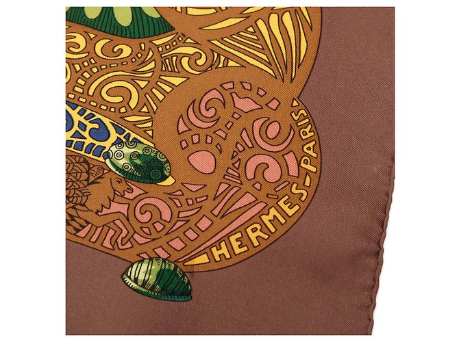 Sciarpa in seta Hermès Marrone L Atlantide 90 - vista 7