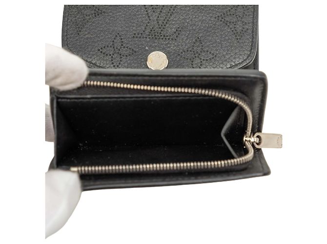 Louis Vuitton Black Monogram Mahina Iris XS Nero - vista 4