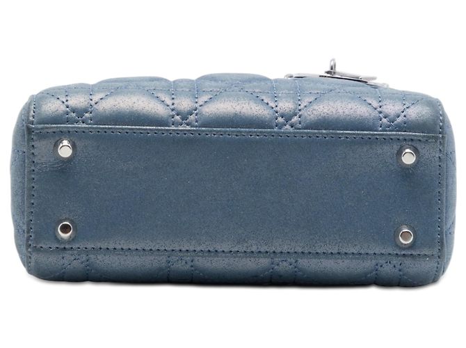 Lady Dior Cannage Mini in agnello iridescente blu di Dior - vista 3