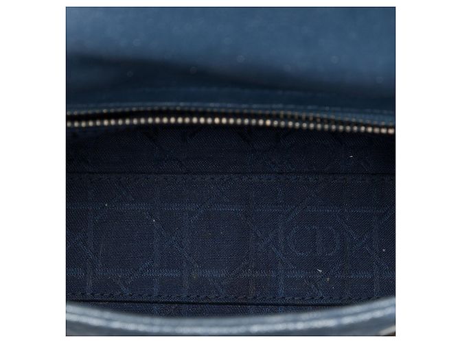 Lady Dior Cannage Mini in agnello iridescente blu di Dior - vista 4
