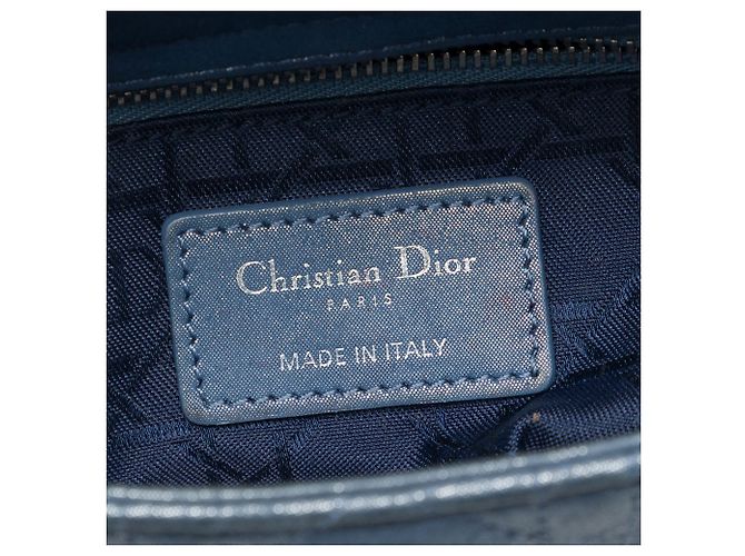 Lady Dior Cannage Mini in agnello iridescente blu di Dior - vista 5
