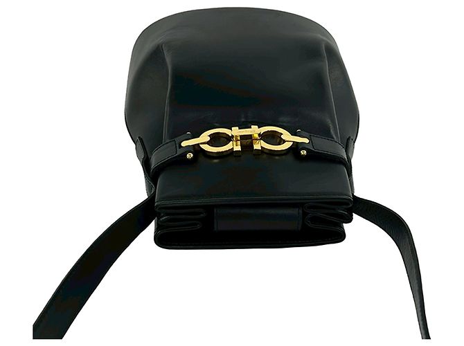 Salvatore Ferragamo Borsa a secchiello Gancini in pelle nera Ferragamo Nero - vista 7