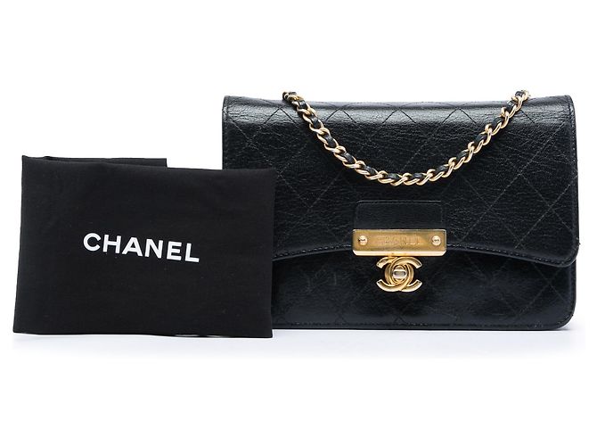 Wallet On Chain Cartera con cadena Chanel en piel de cabra negra con costuras y CC dorado Negro - vista 8