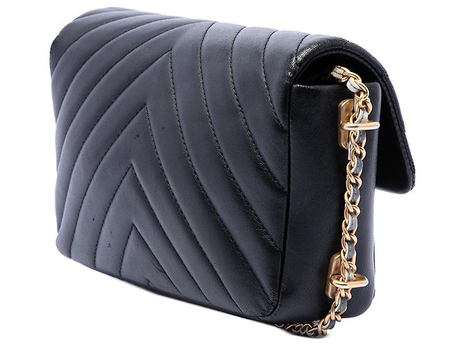 Chanel Mini Retangular Chevron em Pele de Cordeiro Preta com Corrente em Volta da Aba Preto - vista 2