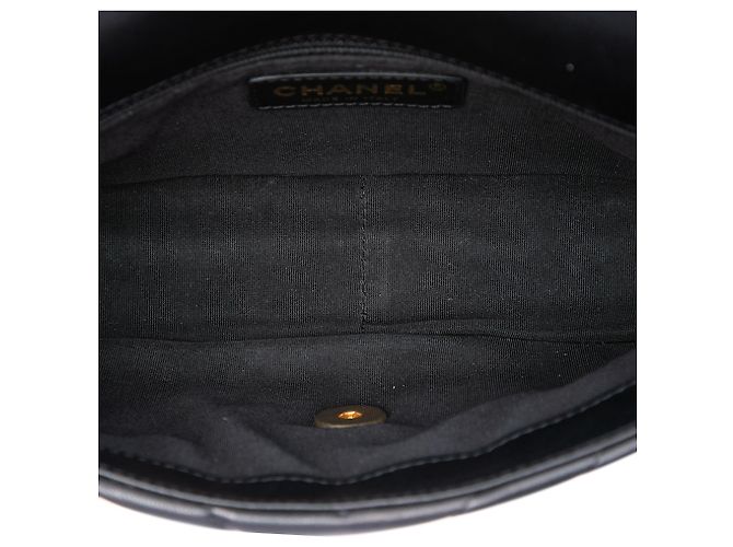 Chanel Mini Retangular Chevron em Pele de Cordeiro Preta com Corrente em Volta da Aba Preto - vista 4