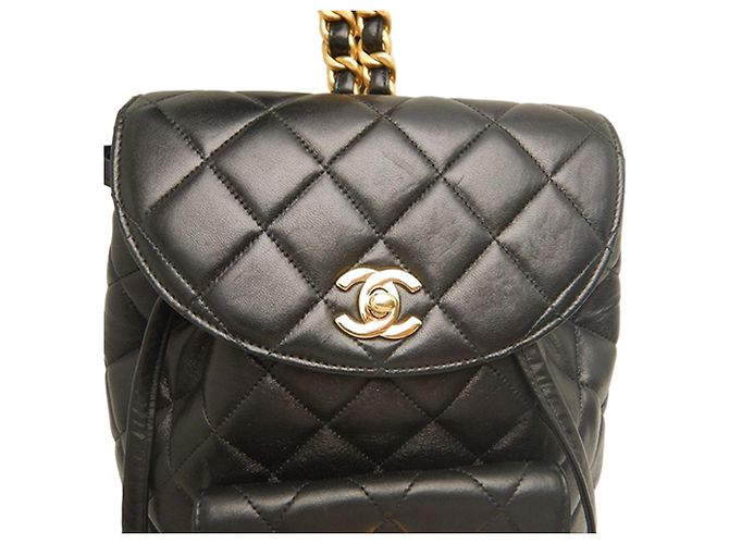 Chanel Duma Rucksack aus gestepptem schwarzem Lammleder Größe Medium - Ansicht 10