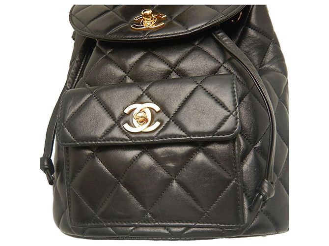 Chanel Duma Rucksack aus gestepptem schwarzem Lammleder Größe Medium - Ansicht 11
