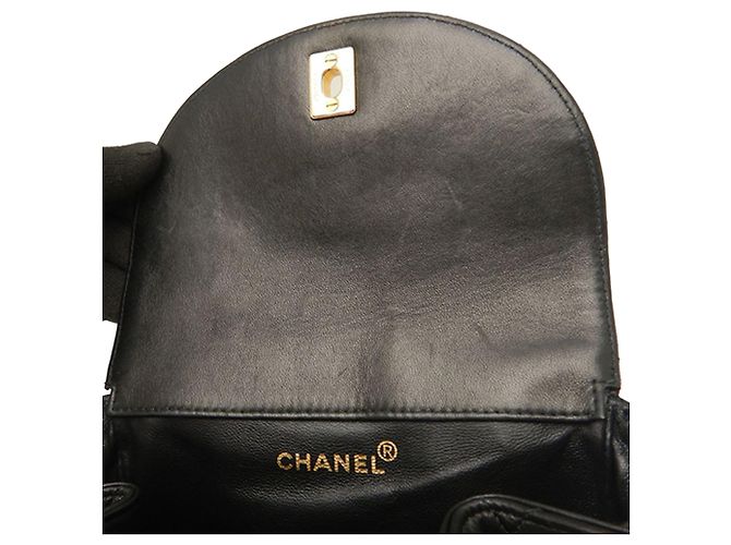 Chanel Duma Rucksack aus gestepptem schwarzem Lammleder Größe Medium - Ansicht 18
