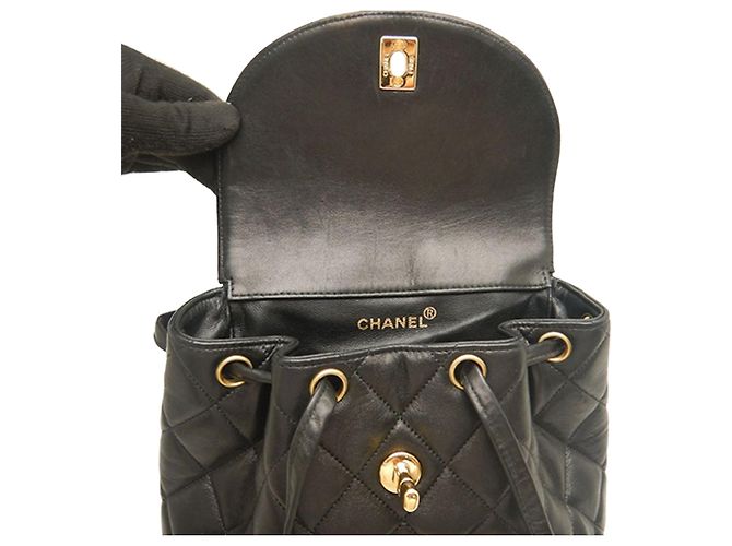 Chanel Duma Rucksack aus gestepptem schwarzem Lammleder Größe Medium - Ansicht 19