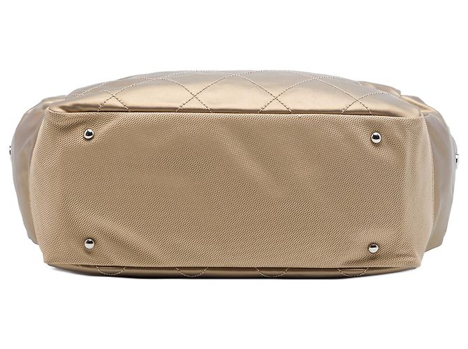 Chanel Paris Biarritz Tote aus gestepptem beschichtetem Canvas in Gold Large Golden - Ansicht 3