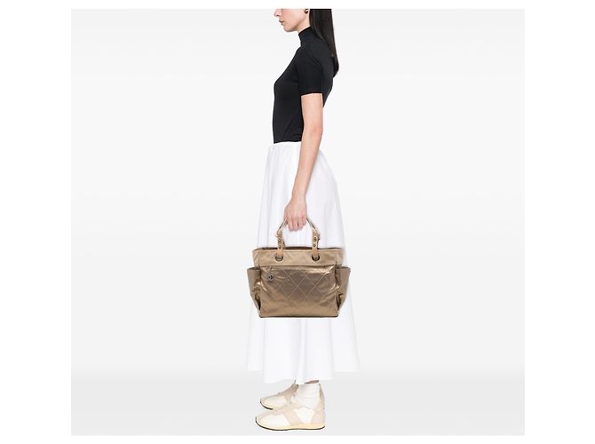 Chanel Paris Biarritz Tote aus gestepptem beschichtetem Canvas in Gold Large Golden - Ansicht 6