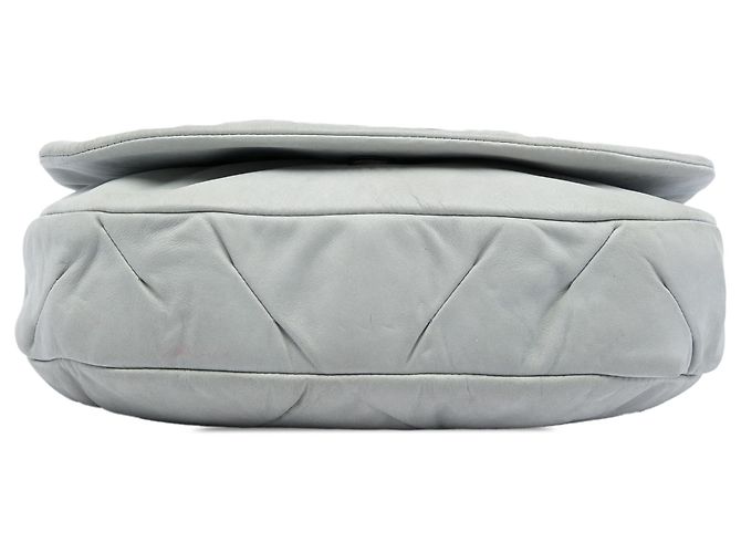 Chanel East Glint Flap in pelle di vitello iridescente grigia Marrone - vista 3