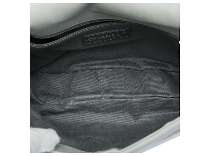 Chanel East Glint Flap in pelle di vitello iridescente grigia Marrone - vista 4