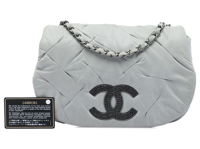 Chanel East Glint Flap in pelle di vitello iridescente grigia Marrone - vista 6
