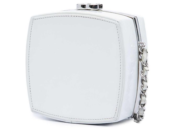 Clutch Beauty Case in Capretto Patentato Bianco Chanel con Catena - vista 2