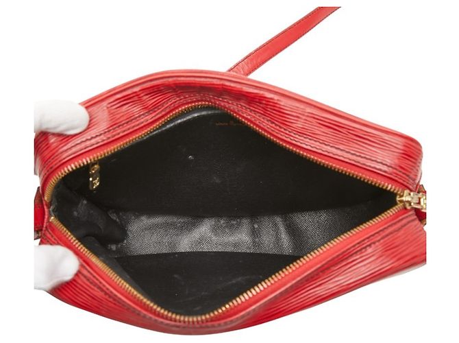 Borsa a tracolla Louis Vuitton Epi Jeune Fille Rosso - vista 11