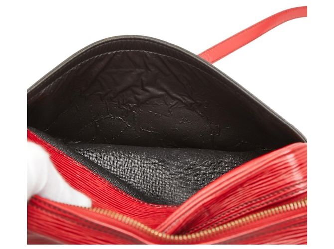 Borsa a tracolla Louis Vuitton Epi Jeune Fille Rosso - vista 9