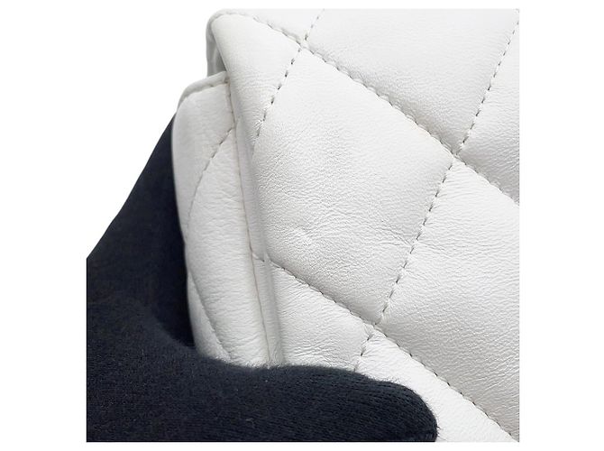 Borsa a tracolla con catena bianca Chanel Bianco - vista 7