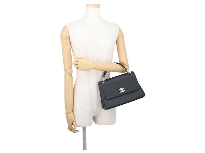 Borsa Chanel Chevron Coco Mark Nero D'oro - vista 4