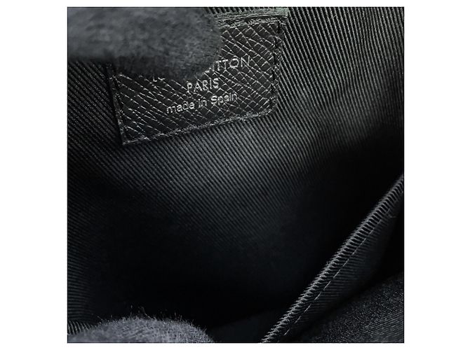 Borsa a tracolla Louis Vuitton Monogram Eclipse Taiga Outdoor Nero - vista 10