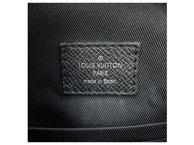 Borsa a tracolla Louis Vuitton Monogram Eclipse Taiga Outdoor Nero - vista 15