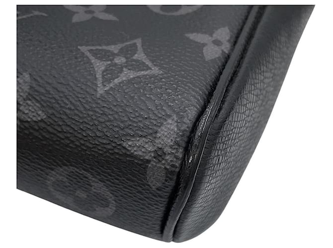 Borsa a tracolla Louis Vuitton Monogram Eclipse Taiga Outdoor Nero - vista 8