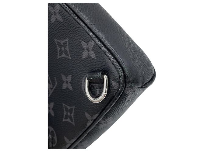 Borsa a tracolla Louis Vuitton Monogram Eclipse Taiga Outdoor Nero - vista 9