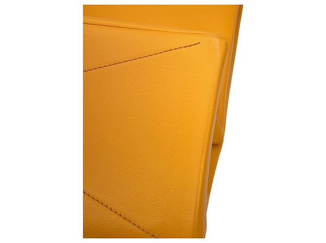 Borsa Tote in pelle zafferano Louis Vuitton D'oro - vista 8