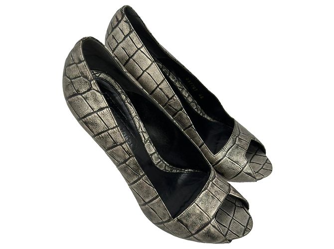 Alexander Mcqueen Croc-Embossed Peep-Toe Pumps in Grey Leather - view 5