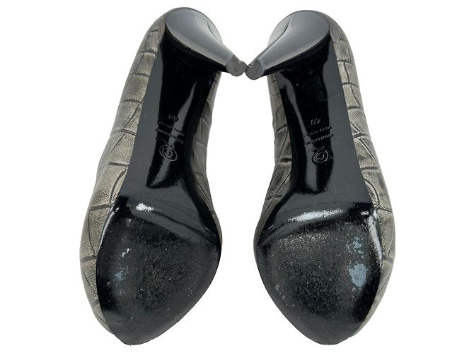 Alexander Mcqueen Croc-Embossed Peep-Toe Pumps in Grey Leather - view 8