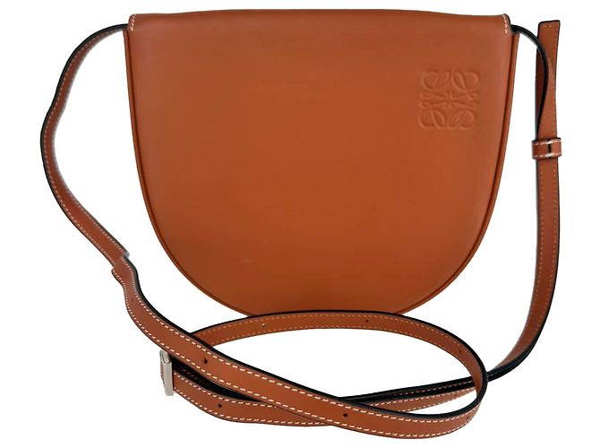 Pochette Small Heel di Loewe in pelle marrone - vista 2