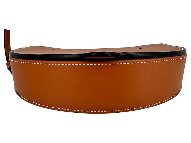 Pochette Small Heel di Loewe in pelle marrone - vista 5