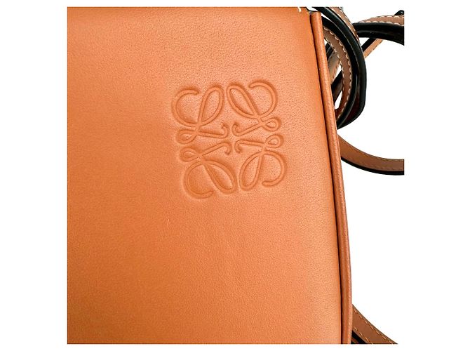 Pochette Small Heel di Loewe in pelle marrone - vista 6