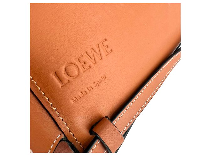 Pochette Small Heel di Loewe in pelle marrone - vista 9